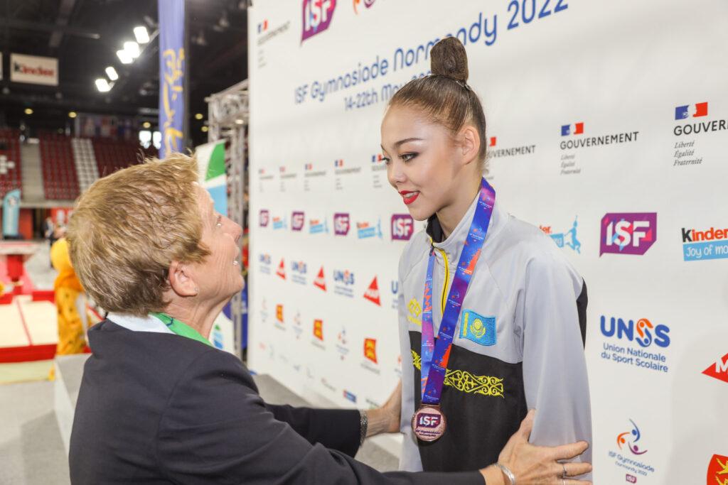 Gimnastikachini ikki kishi sikadi